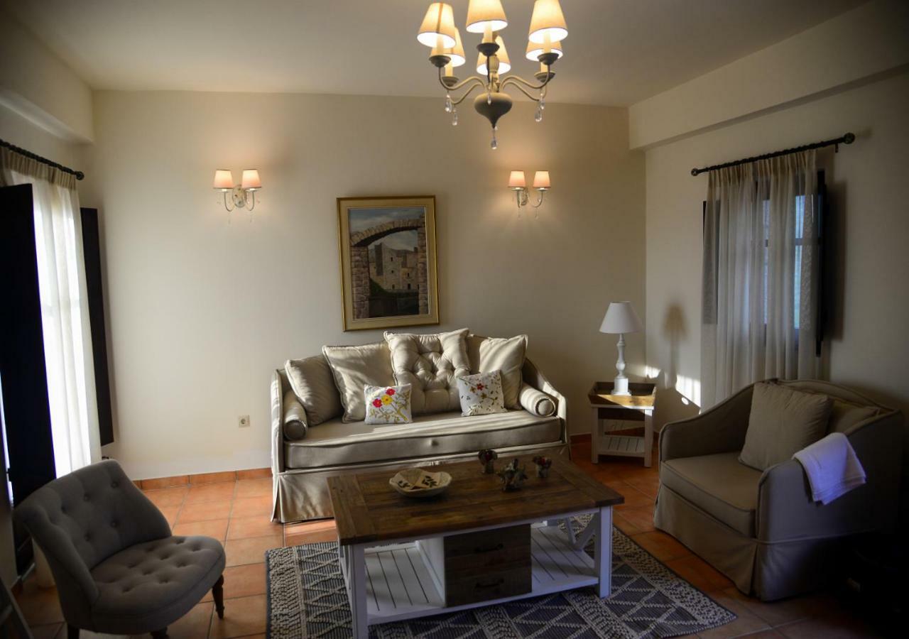 Focalion Castle Luxury Suites Pírgos Dhiroú 외부 사진