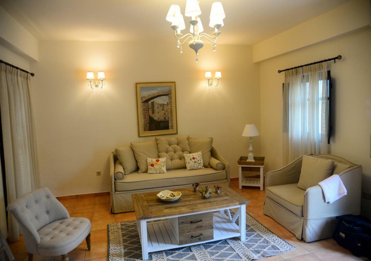 Focalion Castle Luxury Suites Pírgos Dhiroú 외부 사진