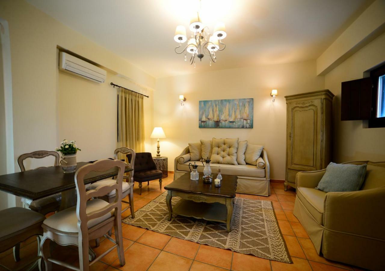 Focalion Castle Luxury Suites Pírgos Dhiroú 외부 사진