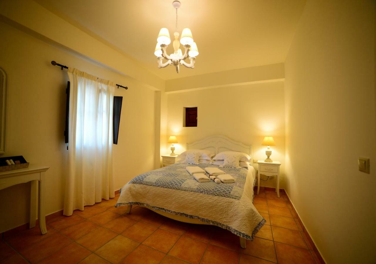 Focalion Castle Luxury Suites Pírgos Dhiroú 외부 사진